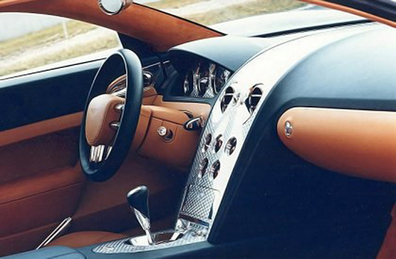 Illustration for article titled Can You Tell What's Missing From These Photos Of The Bentley Hunaudières Concept?